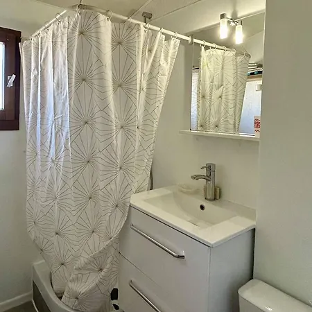 Maisonnette Climatisee A 2 Min De La Avec Terrasse Et Parking Privatif - Fr-1-529-283 * Le Barcarès