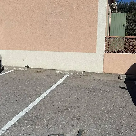 Maisonnette Climatisee A 2 Min De La Avec Terrasse Et Parking Privatif - Fr-1-529-283 * Le Barcarès